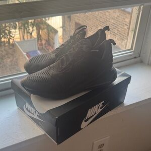 Nike Men's Black Sneakers 270s
